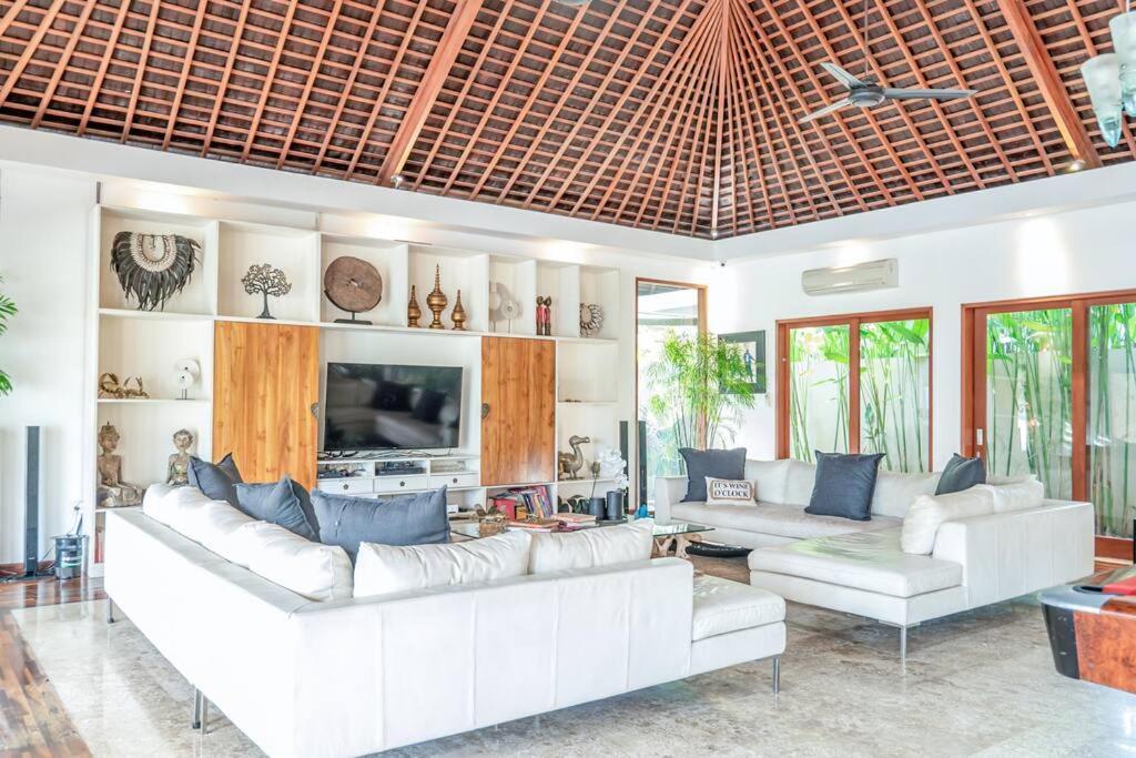 Villa Mimpi Nyata Canggu Buitenkant foto